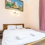 біля готелю жорж подобово вулиця руданського 3 *