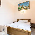 біля готелю жорж подобово вулиця руданського 3 Apartamento Leópolis