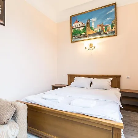 біля готелю жорж подобово вулиця руданського 3 Apartment Lemberg