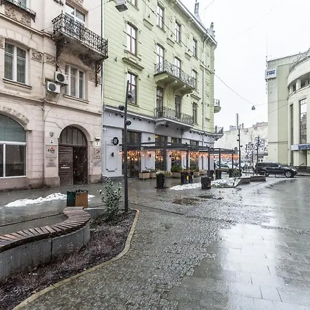 біля готелю жорж подобово вулиця руданського 3