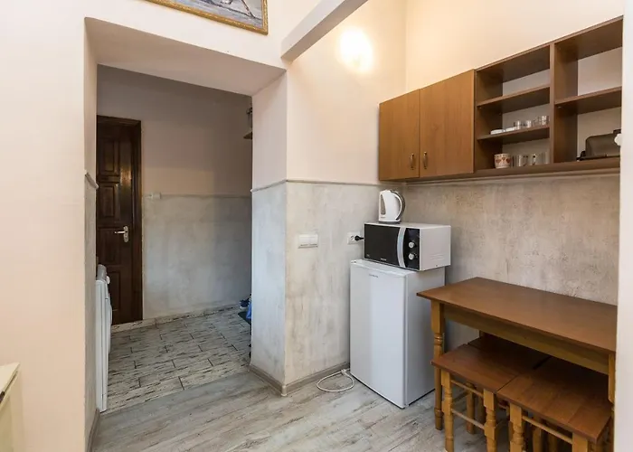 біля готелю жорж подобово вулиця руданського 3 *