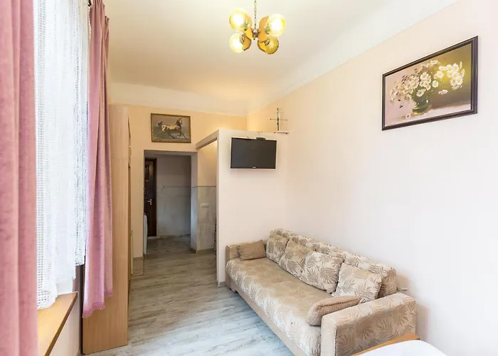 біля готелю жорж подобово вулиця руданського 3 Apartment