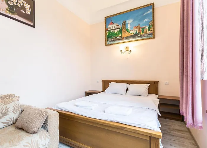 біля готелю жорж подобово вулиця руданського 3 Apartment Lviv